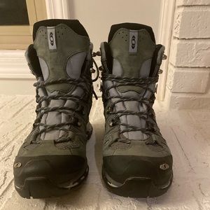 Salomon Quest 4 Gore-Tex women’s hiking boots size 8